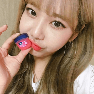 Son Dưỡng Môi Vaseline Rosy Lips Therapy 7g