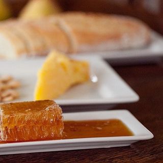 Mật ong bánh tổ Vanbina 400g