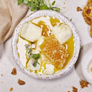 Mật ong bánh tổ Vanbina 500g