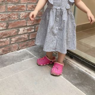 Váy linen hình cành hoa cho bé gái