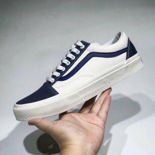 Giày Sneaker