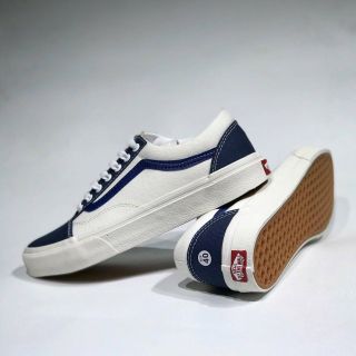 Giày Sneaker