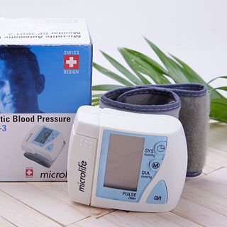 Máy đo huyết cổ tay Microlife 3BU1-3