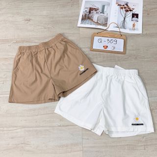 Quần short thêu Hoa cúc