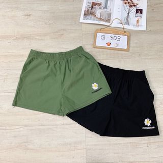 Quần short thêu Hoa cúc