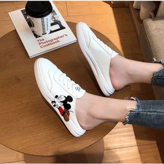 Sục trắng mickey