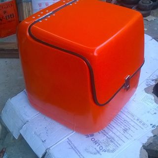 Thùng nhựa chở hàng sau xe máy Lhe Ngọc