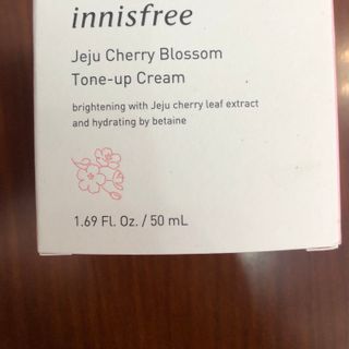 Kem dưỡng trắng Jeju Cherry Blossom Tone-Up Cream Hàn Quốc