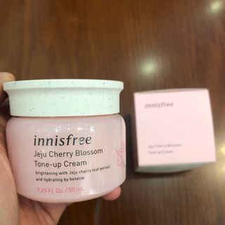 Kem dưỡng trắng Jeju Cherry Blossom Tone-Up Cream Hàn Quốc