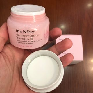 Kem dưỡng trắng Jeju Cherry Blossom Tone-Up Cream Hàn Quốc