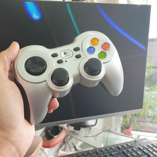 Tay cầm chơi game PC wireless Logitech F710