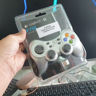 Tay cầm chơi game PC wireless Logitech F710