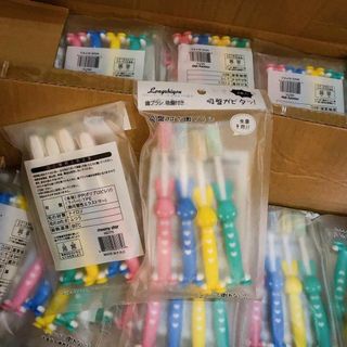 BÀN CHẢI THỎ TRẺ EM SET 4 CÁI