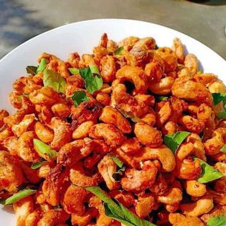 HẠT ĐIỀU TỎI ỚT LÁ CHANH