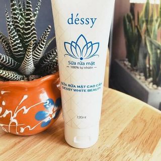 Sữa rửa mặt Déssy, 100% tự nhiên, thơm và dịu mát.