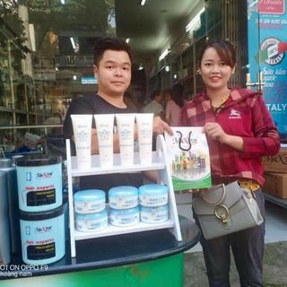 Sữa rửa mặt Déssy, 100% tự nhiên, thơm và dịu mát.