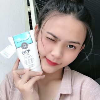 sữa rửa mặt trắng da chuyên sâu chiết xuất từ sữa bò Scentio Milk Plus 100ml