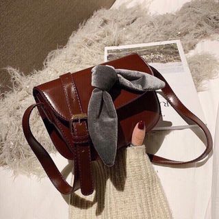 Tui da có nơ vải