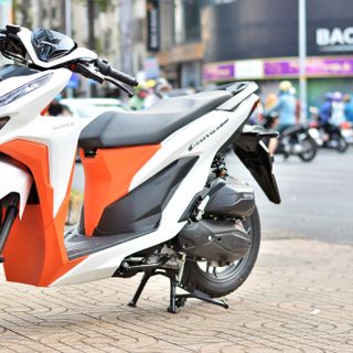 Vario màu trắng cam