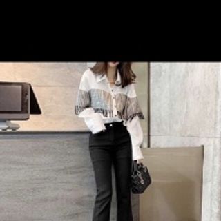 Quần bò loe vạt lệch gấu