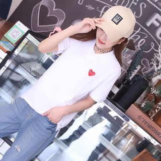 Áo Thun Nam Nữ Cổ Bẻ Thêu Tim