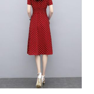 Đầm Chấm Bi Cổ Tim Nút Trước Thời Trang