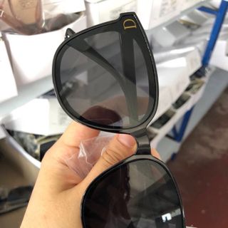KÍNH MÁT GỌNG VUÔNG CHỐNG TIA UV