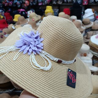 Nón Vành Rộng Đi Biển
