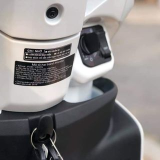 Bán Honda Vision110cc màu Trắng Sữa đời 2018 cực đẹp