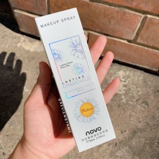 Xịt nhũ bắt sáng Novo