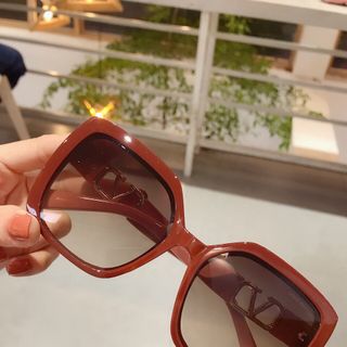 KÍNH THỜI TRANG 2424