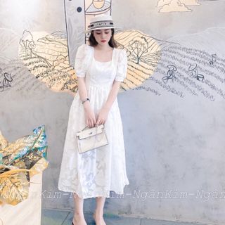 Váy trắng hở lưng cổ vuông