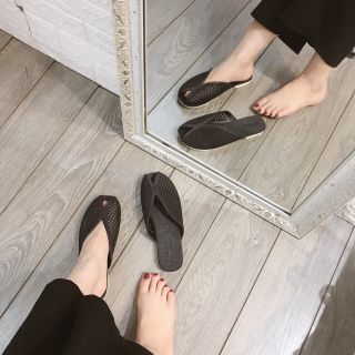 Dép hở mũi v