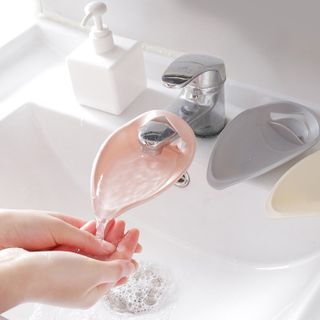 Vòi Hứng Nước Hình Chiếc Lá