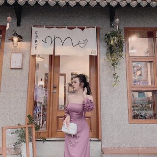 Váy trễ vai lụa