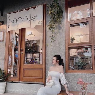 Váy trễ vai lụa
