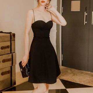 Đầm đen hai dây cúp ngực Sophia Studio