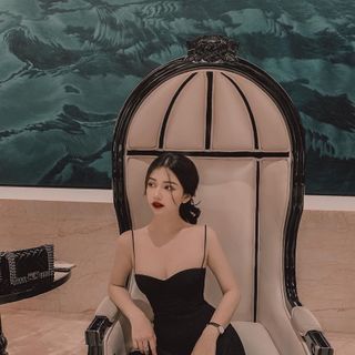 Đầm đen hai dây cúp ngực Sophia Studio