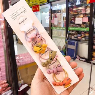 Một bộ sản phẩm dành cho bé yêu của bạn(gồm:sét 18 chi tiết+sét dây buộc tóc hình thú+1 băng đô +sét thiết kế 4 chi tiết)