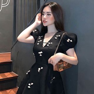 ĐẦM HOA XÒE CỔ TIM TAY PHỒNG XINH XẮN