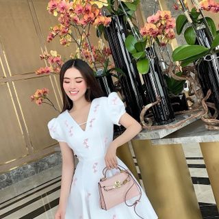 ĐẦM HOA XÒE CỔ TIM TAY PHỒNG XINH XẮN