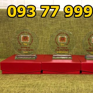 Xưởng sản xuất cúp pha lê, biểu trưng pha lê, kỷ niệm chương pha lê giá rẻ vv12