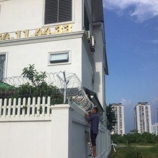 hàng rào thép gai hình dao, dây thép gai hình dao giá rẻ năm 2020