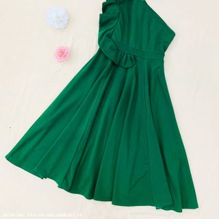 ĐẦM XÒE CỔ XÉO VAI ĐÍNH HOA LỚN