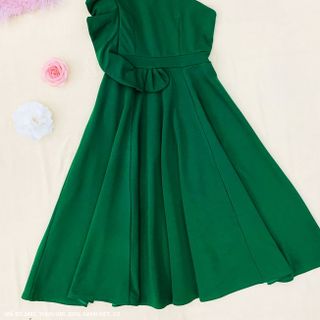 ĐẦM XÒE CỔ XÉO VAI ĐÍNH HOA LỚN