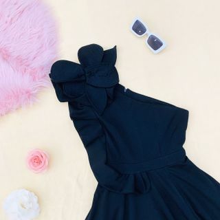 ĐẦM XÒE CỔ XÉO VAI ĐÍNH HOA LỚN