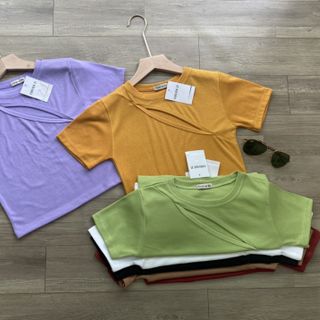 Áo croptop khoét ngực
