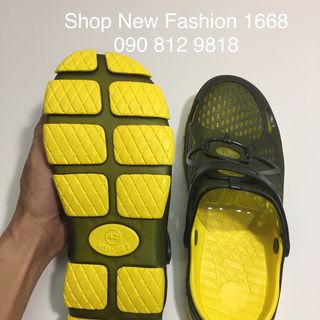Giày thời trang Nam dành cho mùa mưa.