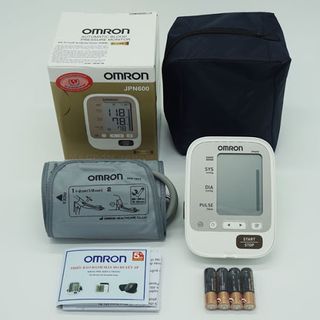 Máy đo huyết áp bắp tay Omron JPN 600