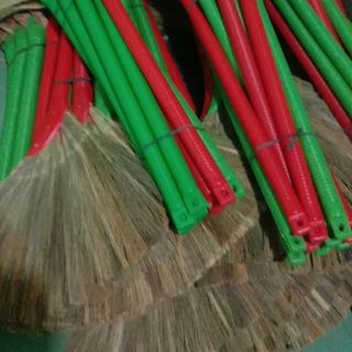Chổi rơm cán nhựa